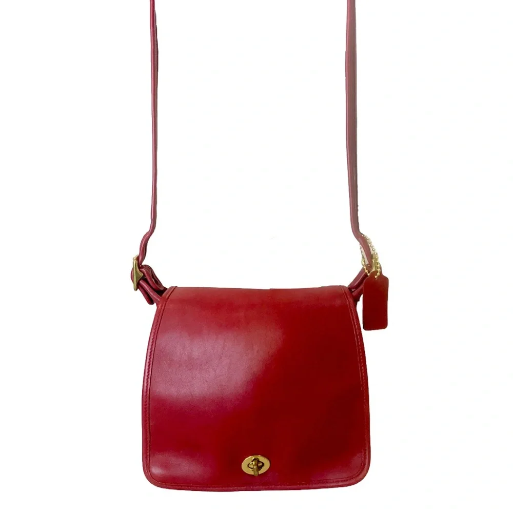 Vintage COACH COMPANION Red Gloved Tanned Turn Lock Crossbody Bag USA 9715
